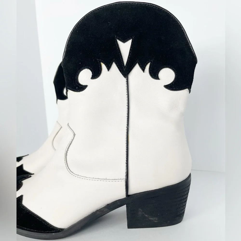 Dingo Black and White Ankle Booties - Picture 2 of 12